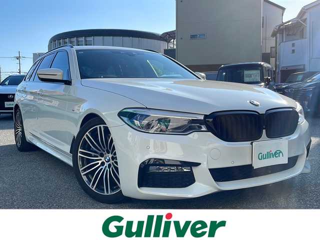 ＢＭＷ ５４０ｉ xDrive ツーリング Mスポーツ 大阪府 2017(平29)年 9.6万km アルピンホワイトⅢ 純正メモリナビ/・DVD/CD/FM/AM/Bluetooth/・フルセグテレビ/ETC/全周囲カメラ/バックカメラ/クルーズコントロール/革巻きステアリング/ステアリングリモコン/パドルシフト/シートヒーター（D席+N席）/ルーフレール/前後コーナーセンサー/LEDヘッドライト/オートライト/オートエアコン/プッシュスタート/スマートキー×2/12V電源/USBジャック/純正19インチアルミホイール/純正フロアマット/取扱説明書/保証書