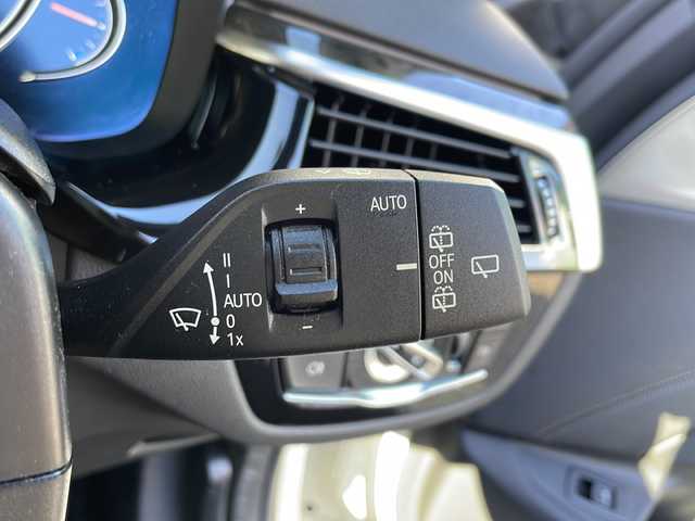 ＢＭＷ ５４０ｉ xDrive ツーリング Mスポーツ 大阪府 2017(平29)年 9.6万km アルピンホワイトⅢ 純正メモリナビ/・DVD/CD/FM/AM/Bluetooth/・フルセグテレビ/ETC/全周囲カメラ/バックカメラ/クルーズコントロール/革巻きステアリング/ステアリングリモコン/パドルシフト/シートヒーター（D席+N席）/ルーフレール/前後コーナーセンサー/LEDヘッドライト/オートライト/オートエアコン/プッシュスタート/スマートキー×2/12V電源/USBジャック/純正19インチアルミホイール/純正フロアマット/取扱説明書/保証書