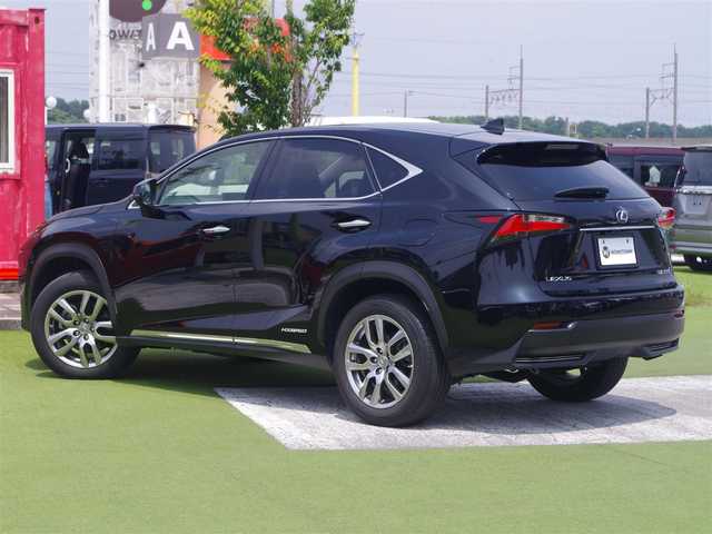 レクサス ＮＸ 300h バージョンL 千葉県 2015(平27)年 6.3万km ブラック 225/60R18/Lexus Safety System+/・プリクラッシュセーフティ/・レーンディパーチャーアラート/・オートハイビーム/・レーダークルーズコントロール/ヘッドアップディスプレイ/ブラックレザーシート/前席パワーシート/リア電動リクライニングシート/純正SDナビ/地デジTV/【DVD/CD再生機能　Bluetooth接続】/バックカメラ/リバース連動ドアミラー（左/右）/マークレビンソン/ドライブレコーダー（ZDR-045）/革巻きステアリング/ステアリングヒーター/ステアリングスイッチ/ETC（DSRC）/3眼LEDヘッドライト/フォグライト/ウインカーミラー/クリアランスソナー/純正18インチアルミホイル/サイド/カーテンエアバッグ/スマートキー