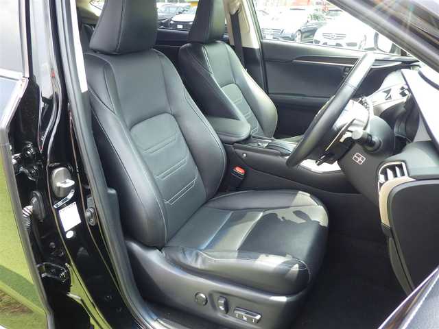 レクサス ＮＸ 300h バージョンL 千葉県 2015(平27)年 6.3万km ブラック 225/60R18/Lexus Safety System+/・プリクラッシュセーフティ/・レーンディパーチャーアラート/・オートハイビーム/・レーダークルーズコントロール/ヘッドアップディスプレイ/ブラックレザーシート/前席パワーシート/リア電動リクライニングシート/純正SDナビ/地デジTV/【DVD/CD再生機能　Bluetooth接続】/バックカメラ/リバース連動ドアミラー（左/右）/マークレビンソン/ドライブレコーダー（ZDR-045）/革巻きステアリング/ステアリングヒーター/ステアリングスイッチ/ETC（DSRC）/3眼LEDヘッドライト/フォグライト/ウインカーミラー/クリアランスソナー/純正18インチアルミホイル/サイド/カーテンエアバッグ/スマートキー