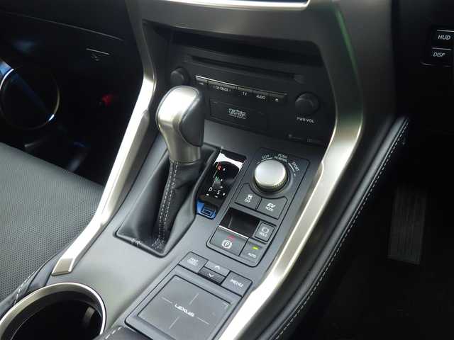 レクサス ＮＸ 300h バージョンL 千葉県 2015(平27)年 6.3万km ブラック 225/60R18/Lexus Safety System+/・プリクラッシュセーフティ/・レーンディパーチャーアラート/・オートハイビーム/・レーダークルーズコントロール/ヘッドアップディスプレイ/ブラックレザーシート/前席パワーシート/リア電動リクライニングシート/純正SDナビ/地デジTV/【DVD/CD再生機能　Bluetooth接続】/バックカメラ/リバース連動ドアミラー（左/右）/マークレビンソン/ドライブレコーダー（ZDR-045）/革巻きステアリング/ステアリングヒーター/ステアリングスイッチ/ETC（DSRC）/3眼LEDヘッドライト/フォグライト/ウインカーミラー/クリアランスソナー/純正18インチアルミホイル/サイド/カーテンエアバッグ/スマートキー