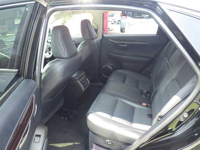 レクサス ＮＸ 300h バージョンL 千葉県 2015(平27)年 6.3万km ブラック 225/60R18/Lexus Safety System+/・プリクラッシュセーフティ/・レーンディパーチャーアラート/・オートハイビーム/・レーダークルーズコントロール/ヘッドアップディスプレイ/ブラックレザーシート/前席パワーシート/リア電動リクライニングシート/純正SDナビ/地デジTV/【DVD/CD再生機能　Bluetooth接続】/バックカメラ/リバース連動ドアミラー（左/右）/マークレビンソン/ドライブレコーダー（ZDR-045）/革巻きステアリング/ステアリングヒーター/ステアリングスイッチ/ETC（DSRC）/3眼LEDヘッドライト/フォグライト/ウインカーミラー/クリアランスソナー/純正18インチアルミホイル/サイド/カーテンエアバッグ/スマートキー