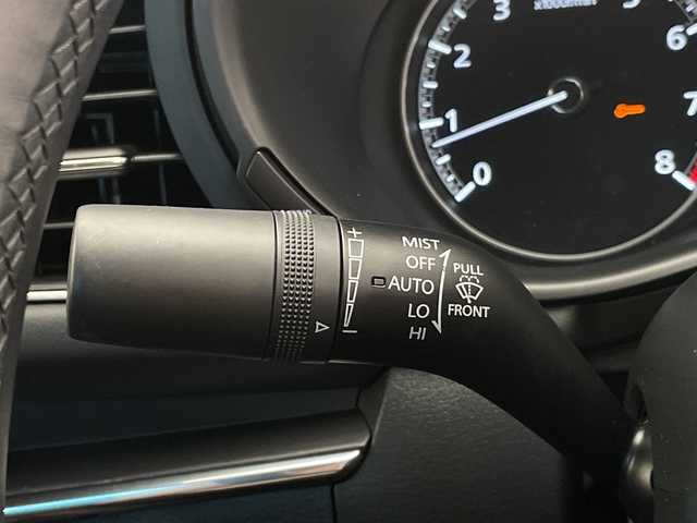 マツダ マツダ３セダン 15S ツーリング 愛知県 2020(令2)年 1.7万km スノーフレイクホワイトパールマイカ 純正10.25型ナビ SDカードなし/レーダークルーズコントロール/バックカメラ/ヘッドアップディスプレイ/コーナーセンサー/純正アルミホイール/ブラインドスポットモニター/LEDヘッドライト/オートマチックハイビーム/ドライブレコーダー/ETC/衝突軽減システム/フルセグ/CD DVD/Bluetooth/ステアリングスイッチ/スマートキー/プッシュスタート