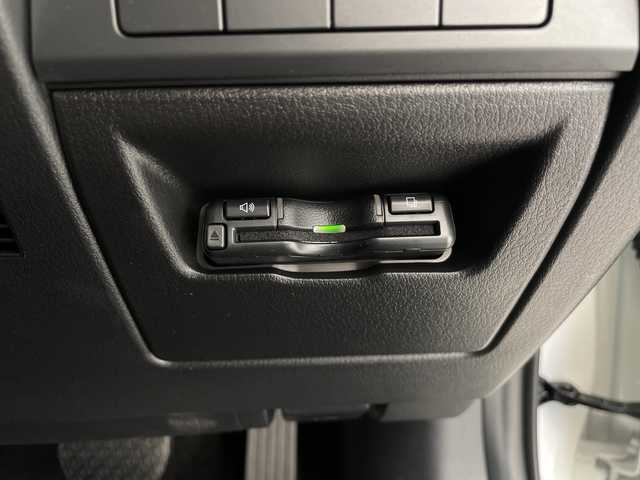 マツダ マツダ３セダン 15S ツーリング 愛知県 2020(令2)年 1.7万km スノーフレイクホワイトパールマイカ 純正10.25型ナビ SDカードなし/レーダークルーズコントロール/バックカメラ/ヘッドアップディスプレイ/コーナーセンサー/純正アルミホイール/ブラインドスポットモニター/LEDヘッドライト/オートマチックハイビーム/ドライブレコーダー/ETC/衝突軽減システム/フルセグ/CD DVD/Bluetooth/ステアリングスイッチ/スマートキー/プッシュスタート