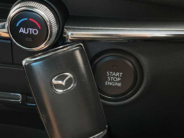 マツダ マツダ３セダン 15S ツーリング 愛知県 2020(令2)年 1.7万km スノーフレイクホワイトパールマイカ 純正10.25型ナビ SDカードなし/レーダークルーズコントロール/バックカメラ/ヘッドアップディスプレイ/コーナーセンサー/純正アルミホイール/ブラインドスポットモニター/LEDヘッドライト/オートマチックハイビーム/ドライブレコーダー/ETC/衝突軽減システム/フルセグ/CD DVD/Bluetooth/ステアリングスイッチ/スマートキー/プッシュスタート