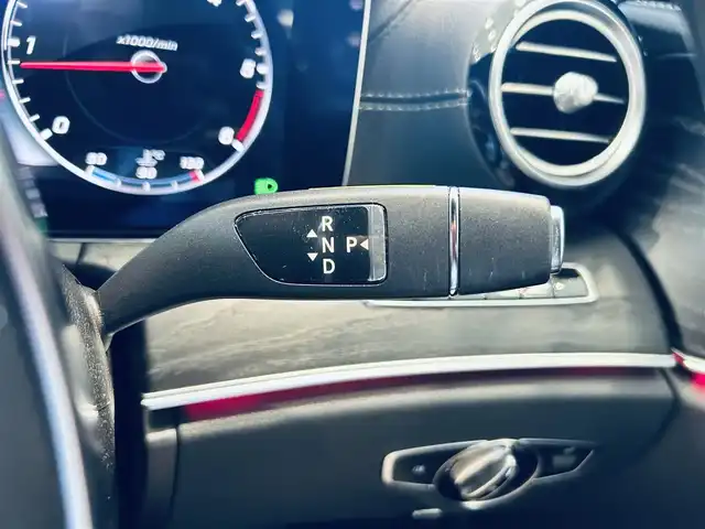 メルセデス・ベンツ Ｅ２２０ｄ SW アバンギャルド スポーツ 大阪府 2017(平29)年 5万km ダイヤモンドホワイト ワンオーナー/レーダーセーフティP/純正ナビ/TV/360度カメラ/applecarplay/ACC/純正19インチAW/LEDヘッドライト/アンビエントライト/電動リアゲート/ブラインドスポット/ハーフレザー/メモリ付きパワーシート/シートヒーター/ルーフレール