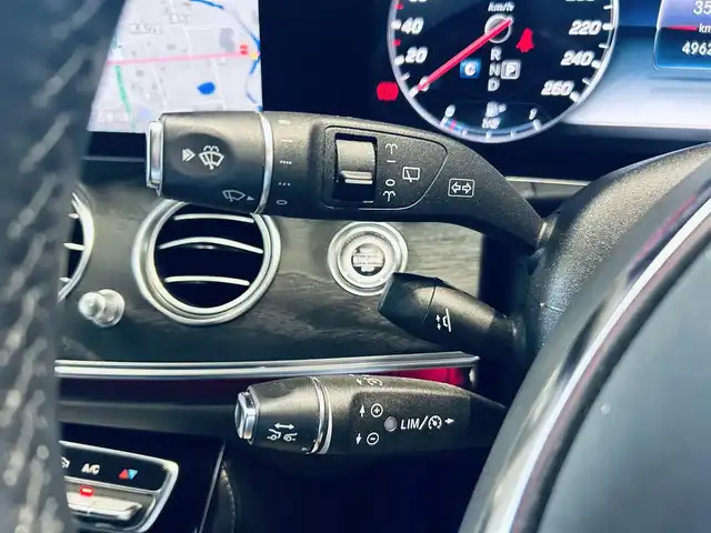 メルセデス・ベンツ Ｅ２２０ｄ SW アバンギャルド スポーツ 大阪府 2017(平29)年 5万km ダイヤモンドホワイト ワンオーナー/レーダーセーフティP/純正ナビ/TV/360度カメラ/applecarplay/ACC/純正19インチAW/LEDヘッドライト/アンビエントライト/電動リアゲート/ブラインドスポット/ハーフレザー/メモリ付きパワーシート/シートヒーター/ルーフレール