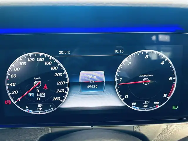 メルセデス・ベンツ Ｅ２２０ｄ SW アバンギャルド スポーツ 大阪府 2017(平29)年 5万km ダイヤモンドホワイト ワンオーナー/レーダーセーフティP/純正ナビ/TV/360度カメラ/applecarplay/ACC/純正19インチAW/LEDヘッドライト/アンビエントライト/電動リアゲート/ブラインドスポット/ハーフレザー/メモリ付きパワーシート/シートヒーター/ルーフレール