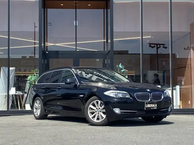 ＢＭＷ ５２３ｉ ツーリング ハイライン 福岡県 2012(平24)年 7万km 黒 ・クルーズコントロール/・純正ナビ/USB/BT/AUX/・バックカメラ/・革シート/シートヒーター/・フルセグテレビ/・ETC/・純正17インチAW/・HIDヘッドランプ/・前後コーナーセンサー/・オートライト