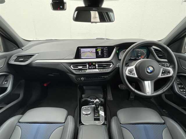 ＢＭＷ ＢＭＷ １１８ｄ Mスポーツ EDジョイ+ 東京都 2020(令2)年 3.1万km 白 ワンオーナー/ドライビングアシスト/パーキングアシスト/スマートキー/プッシュスタート/MFSW/本革ステアリング/アダプティブクルーズコントロール/オートライト/オートハイビーム/フォグライト/デジタルメーターパネル/コントロールディスプレイ/純正ナビ/AppleCarPlay/ETC/ハーフレザーシート/電動パワーシート/電動パワーゲート/純正Mシリーズ18インチアルミホイール/ワイヤレス充電/純正HEDヘッドライト/コーナセンサー