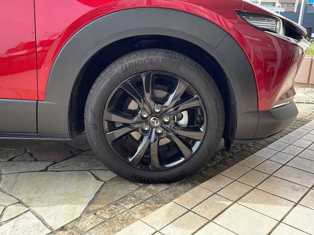 マツダ ＣＸ－３０ 20S ブラックトーンED 静岡県 2022(令4)年 2万km ソウルレッドクリスタルM 純正ナビ/・FM/AM/・Bluetooth/・USB/・スマートフォン連携/・CD/DVD/・メモリーオーディオ/・フルセグTV/・HDMI/主要装備/・３６０°ビュー・モニター/・ドライバー・モニタリング/・運転席１０Ｗａｙパワーシート/・ドライビングポジションメモリー機能/・運転席＆助手席シートヒーター/・ステアリングヒーター/・ＥＴＣ/・ドライブレコーダー/・電動パーキング/・スマートブレーキサポート/・ＢＳＭ/・コーナーセンサー/・アイドリングストップ/・レーンキープアシスト/・パワーバックドア