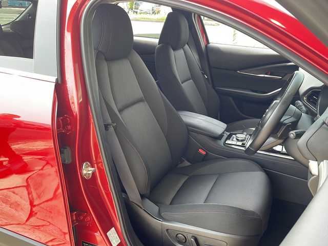 マツダ ＣＸ－３０ 20S ブラックトーンED 静岡県 2022(令4)年 2万km ソウルレッドクリスタルM 純正ナビ/・FM/AM/・Bluetooth/・USB/・スマートフォン連携/・CD/DVD/・メモリーオーディオ/・フルセグTV/・HDMI/主要装備/・３６０°ビュー・モニター/・ドライバー・モニタリング/・運転席１０Ｗａｙパワーシート/・ドライビングポジションメモリー機能/・運転席＆助手席シートヒーター/・ステアリングヒーター/・ＥＴＣ/・ドライブレコーダー/・電動パーキング/・スマートブレーキサポート/・ＢＳＭ/・コーナーセンサー/・アイドリングストップ/・レーンキープアシスト/・パワーバックドア