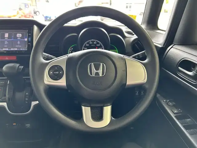 ホンダ Ｎ ＢＯＸ G Lパッケージ 沖縄県 2016(平28)年 4.2万km ブリティッシュグリーンP (株)IDOMが運営する【じしゃロンOO店】の自社ローン専用車両になりますこちらは現金またはオートローンご利用時の価格です。自社ローンご希望の方は別途その旨お申付け下さい/・プッシュスタート　/・純正ナビ　/・ＴＶ　/・Ｂｌｕｅｔｏｏｔｈ接続　/・バックカメラ　/・ＥＴＣ　/・ドライブレコーダー　/・両側パワースライドドア　/・純正フロアマット　/・アイドリングストップ　/・横滑り防止装置　