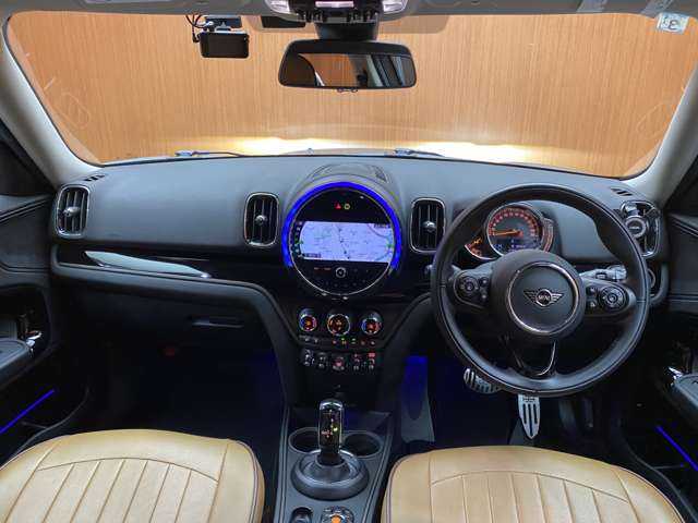 ＭＩＮＩ ＢＭＷ ミニ クロスオーバー クーパー D 千葉県 2021(令3)年 4.2万km セージグリーンメタリック ＡＣＣ　/純正ナビ　/バックカメラ　/パーキングアシスト　/シートヒーター　/シートカバー　/ＥＴＣ　/ＬＥＤヘッドライト　/オートライト　/電動リアゲート　/アイドリングストップ　/電動パーキングブレーキ
