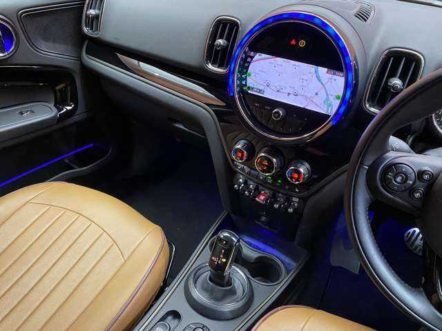 ＭＩＮＩ ＢＭＷ ミニ クロスオーバー クーパー D 千葉県 2021(令3)年 4.2万km セージグリーンメタリック ＡＣＣ　/純正ナビ　/バックカメラ　/パーキングアシスト　/シートヒーター　/シートカバー　/ＥＴＣ　/ＬＥＤヘッドライト　/オートライト　/電動リアゲート　/アイドリングストップ　/電動パーキングブレーキ