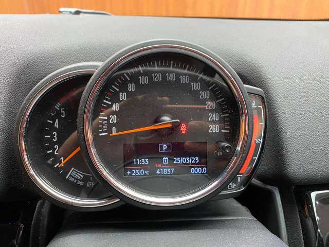 ＭＩＮＩ ＢＭＷ ミニ クロスオーバー クーパー D 千葉県 2021(令3)年 4.2万km セージグリーンメタリック ＡＣＣ　/純正ナビ　/バックカメラ　/パーキングアシスト　/シートヒーター　/シートカバー　/ＥＴＣ　/ＬＥＤヘッドライト　/オートライト　/電動リアゲート　/アイドリングストップ　/電動パーキングブレーキ