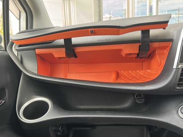 トヨタ シエンタ G 静岡県 2016(平28)年 5万km ホワイトパールクリスタルシャイン 純正SDナビ/・CD/・DVD/・フルセグＴＶ/・Bluetooth/・AM/・FM/主要装備/・両側パワスラ/・衝突軽減/・レーンキープ/・コーナーセンサー前後/・バックカメラ/・シートヒーターD/N席/・シートカバー/・LEDヘッドライト/・オートライト/・オートハイビーム/・フォグランプ/・ステリモ/・TVキャンセラー/・スマートキー/・プッシュスタート/・スペアキー1本