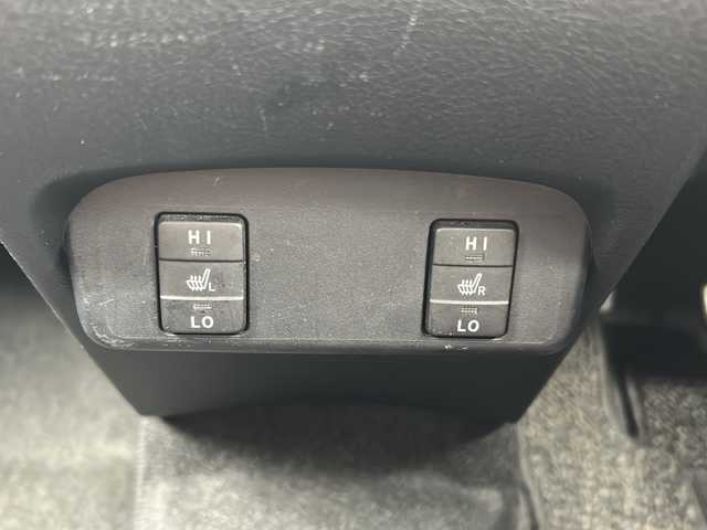 トヨタ シエンタ G 静岡県 2016(平28)年 5万km ホワイトパールクリスタルシャイン 純正SDナビ/・CD/・DVD/・フルセグＴＶ/・Bluetooth/・AM/・FM/主要装備/・両側パワスラ/・衝突軽減/・レーンキープ/・コーナーセンサー前後/・バックカメラ/・シートヒーターD/N席/・シートカバー/・LEDヘッドライト/・オートライト/・オートハイビーム/・フォグランプ/・ステリモ/・TVキャンセラー/・スマートキー/・プッシュスタート/・スペアキー1本