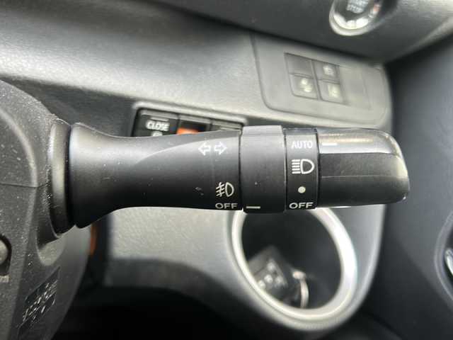 トヨタ シエンタ G 静岡県 2016(平28)年 5万km ホワイトパールクリスタルシャイン 純正SDナビ/・CD/・DVD/・フルセグＴＶ/・Bluetooth/・AM/・FM/主要装備/・両側パワスラ/・衝突軽減/・レーンキープ/・コーナーセンサー前後/・バックカメラ/・シートヒーターD/N席/・シートカバー/・LEDヘッドライト/・オートライト/・オートハイビーム/・フォグランプ/・ステリモ/・TVキャンセラー/・スマートキー/・プッシュスタート/・スペアキー1本