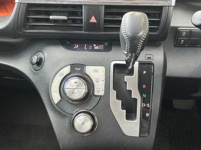 トヨタ シエンタ G 静岡県 2016(平28)年 5万km ホワイトパールクリスタルシャイン 純正SDナビ/・CD/・DVD/・フルセグＴＶ/・Bluetooth/・AM/・FM/主要装備/・両側パワスラ/・衝突軽減/・レーンキープ/・コーナーセンサー前後/・バックカメラ/・シートヒーターD/N席/・シートカバー/・LEDヘッドライト/・オートライト/・オートハイビーム/・フォグランプ/・ステリモ/・TVキャンセラー/・スマートキー/・プッシュスタート/・スペアキー1本