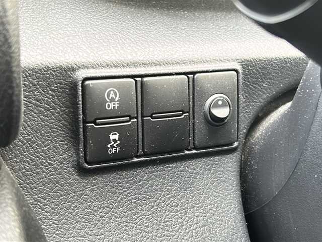 トヨタ シエンタ G 静岡県 2016(平28)年 5万km ホワイトパールクリスタルシャイン 純正SDナビ/・CD/・DVD/・フルセグＴＶ/・Bluetooth/・AM/・FM/主要装備/・両側パワスラ/・衝突軽減/・レーンキープ/・コーナーセンサー前後/・バックカメラ/・シートヒーターD/N席/・シートカバー/・LEDヘッドライト/・オートライト/・オートハイビーム/・フォグランプ/・ステリモ/・TVキャンセラー/・スマートキー/・プッシュスタート/・スペアキー1本