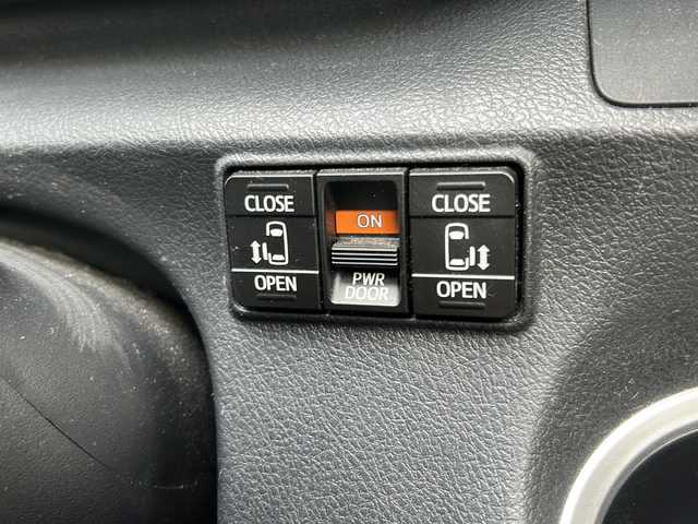 トヨタ シエンタ G 静岡県 2016(平28)年 5万km ホワイトパールクリスタルシャイン 純正SDナビ/・CD/・DVD/・フルセグＴＶ/・Bluetooth/・AM/・FM/主要装備/・両側パワスラ/・衝突軽減/・レーンキープ/・コーナーセンサー前後/・バックカメラ/・シートヒーターD/N席/・シートカバー/・LEDヘッドライト/・オートライト/・オートハイビーム/・フォグランプ/・ステリモ/・TVキャンセラー/・スマートキー/・プッシュスタート/・スペアキー1本