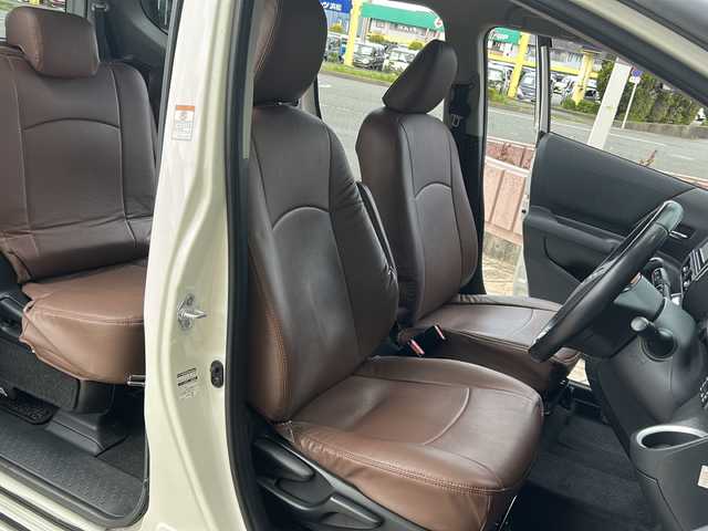 トヨタ シエンタ G 静岡県 2016(平28)年 5万km ホワイトパールクリスタルシャイン 純正SDナビ/・CD/・DVD/・フルセグＴＶ/・Bluetooth/・AM/・FM/主要装備/・両側パワスラ/・衝突軽減/・レーンキープ/・コーナーセンサー前後/・バックカメラ/・シートヒーターD/N席/・シートカバー/・LEDヘッドライト/・オートライト/・オートハイビーム/・フォグランプ/・ステリモ/・TVキャンセラー/・スマートキー/・プッシュスタート/・スペアキー1本