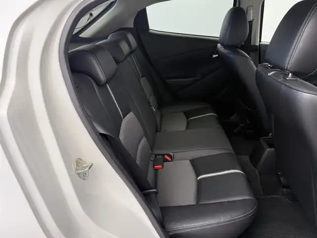 マツダ デミオ XD ブラックレザーリミテッド 愛知県 2016(平28)年 3.8万km パール 純正SDナビ/・フルセグTV/・Bluetooth/・FM/AM/・CD/DVD/・AUX/ヘッドアップディスプレイ/ブラインドスポットモニター/ドライブレコーダー/クルーズコントロール/LEDヘッドライト/リアパーキングセンサー/ハーフレザーシート/シートヒーター/車線逸脱警報システム/純正16インチアルミホイール/純正フロアマット/スマートキー