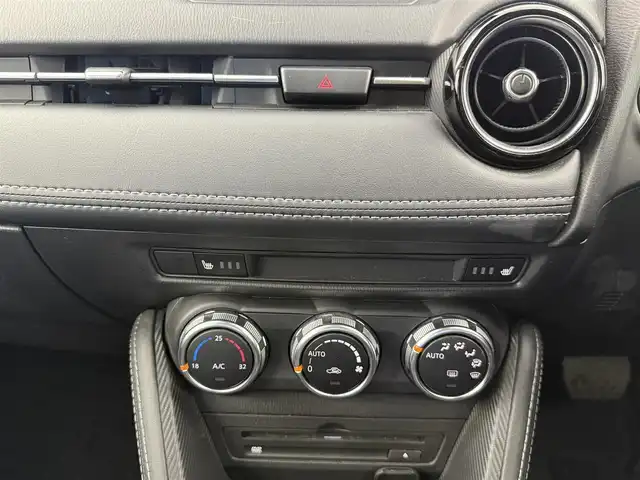 マツダ デミオ XD ブラックレザーリミテッド 愛知県 2016(平28)年 3.8万km パール 純正SDナビ/・フルセグTV/・Bluetooth/・FM/AM/・CD/DVD/・AUX/ヘッドアップディスプレイ/ブラインドスポットモニター/ドライブレコーダー/クルーズコントロール/LEDヘッドライト/リアパーキングセンサー/ハーフレザーシート/シートヒーター/車線逸脱警報システム/純正16インチアルミホイール/純正フロアマット/スマートキー