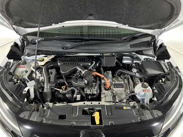 日産 オーラ G レザーエディション 佐賀県 2023(令5)年 1.4万km ピュアホワイトパール 純正9インチナビ/AM/FM/BT/HDMI/USB/AppleCarPlay/AndroidAuto/フルセグTV/アラウンドビューモニター/プロパイロット/レーダークルーズコントロール/レーンキープアシスト/コーナーセンサー/BSM/BOSEサウンド/ビルトインETC2.0/前方ドライブレコーダー/黒レザーシート/純正17インチアルミホイール/純正LEDヘッドライト/フォグランプ/スマートキー/スペアキ―