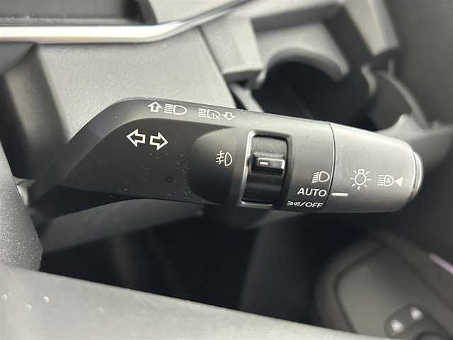 日産 オーラ G レザーエディション 佐賀県 2023(令5)年 1.4万km ピュアホワイトパール 純正9インチナビ/AM/FM/BT/HDMI/USB/AppleCarPlay/AndroidAuto/フルセグTV/アラウンドビューモニター/プロパイロット/レーダークルーズコントロール/レーンキープアシスト/コーナーセンサー/BSM/BOSEサウンド/ビルトインETC2.0/前方ドライブレコーダー/黒レザーシート/純正17インチアルミホイール/純正LEDヘッドライト/フォグランプ/スマートキー/スペアキ―