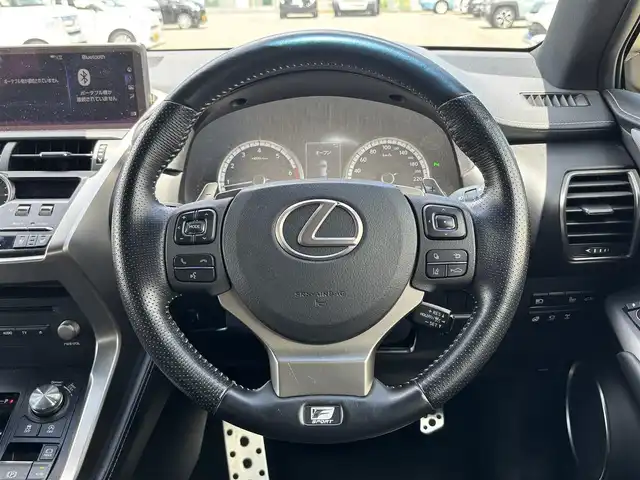 レクサス ＮＸ 300 Fスポーツ 大分県 2017(平29)年 3万km レッドマイカクリスタルシャイン ・純正ナビ(CD/DVD/SD/BT/USB/Miracast)/・全方位カメラ/・フルセグテレビ/・三眼LEDヘッドライト/・ETC 2.0/・ドライブレコーダー/・プリクラッシュセーフティ/・ブラインドスポットモニター/・コーナーセンサー/・ステアリングリモコン/・ステアリングヒーター/・オートハイビーム/・パワーシート/・シートメモリー/・シートヒーター/・シートクーラー/・ブレーキホールド