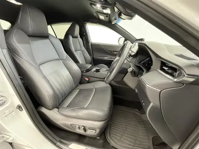 トヨタ ハリアー G 滋賀県 2023(令5)年 3.6万km プラチナホワイトパールマイカ 純正12.3インチナビ/USB/Miracast/Bluetooth/フルセグテレビ/バックカメラ/ドライブレコーダー/セーフティセンス/・プリクラッシュセーフティ/・レーダークルーズコントロール/・ロードサインアシスト/・ドライバー異常時対応システム/・横断歩行者検知機能/・緊急時操舵支援/・レーントレーシングアシスト/・アダプティブハイビーム/パーキングサポートブレーキ/ブラインドスポットモニター/パワーバックドア/ETC2.0/デジタルインナーミラー/ハーフレザーシート/LEDヘッドライト