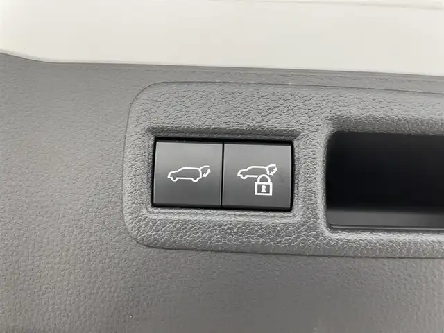 トヨタ ハリアー G 滋賀県 2023(令5)年 3.6万km プラチナホワイトパールマイカ 純正12.3インチナビ/USB/Miracast/Bluetooth/フルセグテレビ/バックカメラ/ドライブレコーダー/セーフティセンス/・プリクラッシュセーフティ/・レーダークルーズコントロール/・ロードサインアシスト/・ドライバー異常時対応システム/・横断歩行者検知機能/・緊急時操舵支援/・レーントレーシングアシスト/・アダプティブハイビーム/パーキングサポートブレーキ/ブラインドスポットモニター/パワーバックドア/ETC2.0/デジタルインナーミラー/ハーフレザーシート/LEDヘッドライト