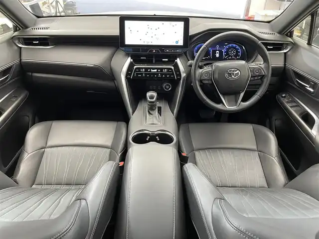 トヨタ ハリアー G 滋賀県 2023(令5)年 3.6万km プラチナホワイトパールマイカ 純正12.3インチナビ/USB/Miracast/Bluetooth/フルセグテレビ/バックカメラ/ドライブレコーダー/セーフティセンス/・プリクラッシュセーフティ/・レーダークルーズコントロール/・ロードサインアシスト/・ドライバー異常時対応システム/・横断歩行者検知機能/・緊急時操舵支援/・レーントレーシングアシスト/・アダプティブハイビーム/パーキングサポートブレーキ/ブラインドスポットモニター/パワーバックドア/ETC2.0/デジタルインナーミラー/ハーフレザーシート/LEDヘッドライト
