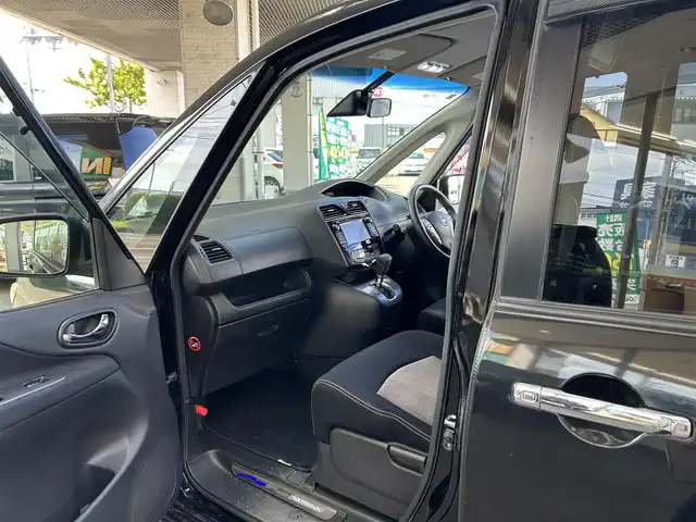 日産 セレナ ライダー Bライン Aセーフティ 宮城県 2014(平26)年 9.5万km ダイヤモンドブラック 登録時走行距離９４７９６km/・純正ナビ/・フルセグテレビ/・衝突軽減ブレーキ/・アラウンドビューモニター/・フリップダウンモニター/・両側パワースライドドア/・コーナーセンサー/・クルーズコントロール/・Bluetooth/・プッシュスタート/・スマートキー/・純正アルミホイール/・純正フロアマット/・ドアバイザー/・後席サンシェイド