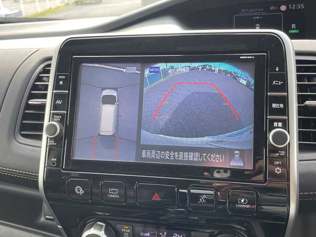日産 セレナ e－パワー ハイウェイスター V 千葉県 2019(平31)年 3.9万km ブリリアントホワイトパール 2トーン 純正9インチナビ/(フルセグTV/BT/CD/DVD/FM/AM)/全周囲カメラ/ナビ連動ドライブレコーダー/デジタルインナーミラー/プロパイロット/純正フリップダウンモニター/両側パワースライドドア/ハンズフリーオートスライドドア/横滑り防止装置/ビルトインETC/アイドリングストップ/LEDヘッドライト/フォグランプ/オートライト/ウィンカーミラー/電動格納ミラー/純正16インチAW/シートヒーター/シートリフター/ステアリングヒーター/プッシュスタート/スマートキー/フロアマット/取扱説明書