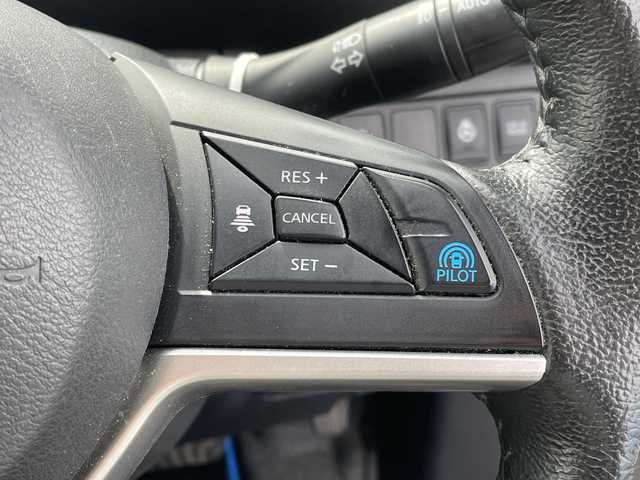 日産 セレナ e－パワー ハイウェイスター V 千葉県 2019(平31)年 3.9万km ブリリアントホワイトパール 2トーン 純正9インチナビ/(フルセグTV/BT/CD/DVD/FM/AM)/全周囲カメラ/ナビ連動ドライブレコーダー/デジタルインナーミラー/プロパイロット/純正フリップダウンモニター/両側パワースライドドア/ハンズフリーオートスライドドア/横滑り防止装置/ビルトインETC/アイドリングストップ/LEDヘッドライト/フォグランプ/オートライト/ウィンカーミラー/電動格納ミラー/純正16インチAW/シートヒーター/シートリフター/ステアリングヒーター/プッシュスタート/スマートキー/フロアマット/取扱説明書