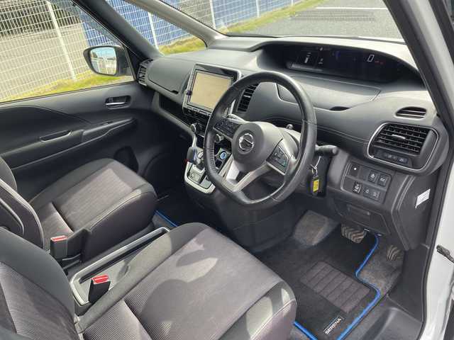 日産 セレナ e－パワー ハイウェイスター V 千葉県 2019(平31)年 3.9万km ブリリアントホワイトパール 2トーン 純正9インチナビ/(フルセグTV/BT/CD/DVD/FM/AM)/全周囲カメラ/ナビ連動ドライブレコーダー/デジタルインナーミラー/プロパイロット/純正フリップダウンモニター/両側パワースライドドア/ハンズフリーオートスライドドア/横滑り防止装置/ビルトインETC/アイドリングストップ/LEDヘッドライト/フォグランプ/オートライト/ウィンカーミラー/電動格納ミラー/純正16インチAW/シートヒーター/シートリフター/ステアリングヒーター/プッシュスタート/スマートキー/フロアマット/取扱説明書