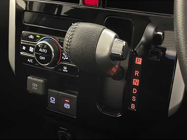 トヨタ ルーミー カスタムG 宮崎県 2020(令2)年 2.5万km パールホワイトⅢ 禁煙車/トヨタセーフティセンス/純正ナビTV/（NSZT-W66T/CD/DVD/Bluetooth/FMAM/フルセグTV)/純正バックカメラ/純正ビルトインETC/純正LEDオートライト/純正LEDフォグ/純正15インチアルミ/純正フロアマット/両側電動スライドドア/プリクラッシュセーフティ/オートマチックハイビーム/レーンディパーチャーアラート/アダプティブクルーズコントロール/クリアランスソナー/電子パーキング／オートホールド/オートエアコン/オート電動格納ミラー/本革巻ハンドル/スマートキー/プッシュエンジンスタート/新車時保証書/取扱い説明書