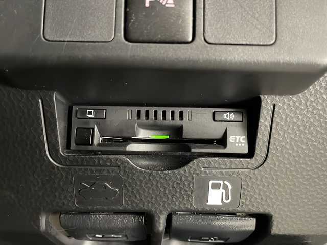 トヨタ ルーミー カスタムG 宮崎県 2020(令2)年 2.5万km パールホワイトⅢ 禁煙車/トヨタセーフティセンス/純正ナビTV/（NSZT-W66T/CD/DVD/Bluetooth/FMAM/フルセグTV)/純正バックカメラ/純正ビルトインETC/純正LEDオートライト/純正LEDフォグ/純正15インチアルミ/純正フロアマット/両側電動スライドドア/プリクラッシュセーフティ/オートマチックハイビーム/レーンディパーチャーアラート/アダプティブクルーズコントロール/クリアランスソナー/電子パーキング／オートホールド/オートエアコン/オート電動格納ミラー/本革巻ハンドル/スマートキー/プッシュエンジンスタート/新車時保証書/取扱い説明書