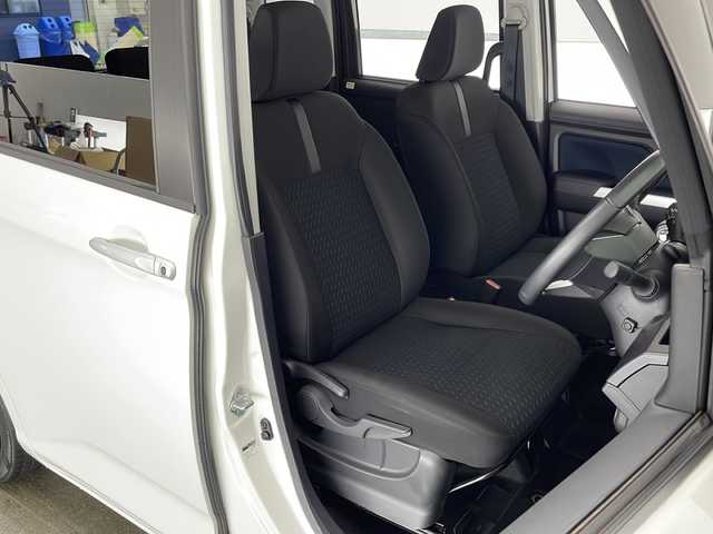 トヨタ ルーミー カスタムG 宮崎県 2020(令2)年 2.5万km パールホワイトⅢ 禁煙車/トヨタセーフティセンス/純正ナビTV/（NSZT-W66T/CD/DVD/Bluetooth/FMAM/フルセグTV)/純正バックカメラ/純正ビルトインETC/純正LEDオートライト/純正LEDフォグ/純正15インチアルミ/純正フロアマット/両側電動スライドドア/プリクラッシュセーフティ/オートマチックハイビーム/レーンディパーチャーアラート/アダプティブクルーズコントロール/クリアランスソナー/電子パーキング／オートホールド/オートエアコン/オート電動格納ミラー/本革巻ハンドル/スマートキー/プッシュエンジンスタート/新車時保証書/取扱い説明書