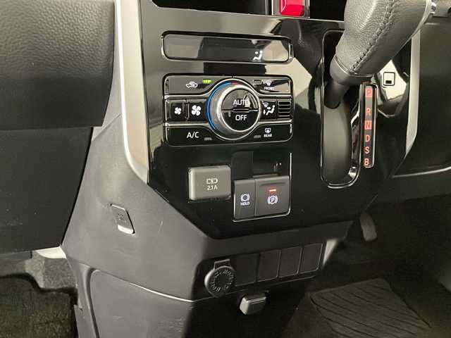 トヨタ ルーミー カスタムG 宮崎県 2020(令2)年 2.5万km パールホワイトⅢ 禁煙車/トヨタセーフティセンス/純正ナビTV/（NSZT-W66T/CD/DVD/Bluetooth/FMAM/フルセグTV)/純正バックカメラ/純正ビルトインETC/純正LEDオートライト/純正LEDフォグ/純正15インチアルミ/純正フロアマット/両側電動スライドドア/プリクラッシュセーフティ/オートマチックハイビーム/レーンディパーチャーアラート/アダプティブクルーズコントロール/クリアランスソナー/電子パーキング／オートホールド/オートエアコン/オート電動格納ミラー/本革巻ハンドル/スマートキー/プッシュエンジンスタート/新車時保証書/取扱い説明書