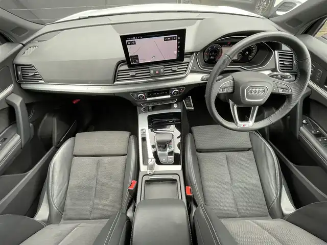 アウディ アウディ Ｑ５ 40TDIクワトロ Sライン 静岡県 2021(令3)年 5.3万km グレイシアホワイトメタリック S line plus パッケージ/・アーティフィシャルインテリアレザー/ （ドアアームレスト/センターコンソール）/・シートヒーター（フロント/リヤ）/・アコースティックガラス（フロントサイド）/マトリクスLEDヘッドライトパッケージ/・マトリクスLEDヘッドライト//ダイナミックターンインディケーター（フロント/リヤ）/・ヘッドライトウォッシャー/ハーフレザーシート/電動リアゲート/BANG&OLUFSEN/BSM/バーチャルコックピット/MMI/(BT/CarPlay)/360°カメラ/ACC/LKA/パーキングアシスト/ダウンヒルアシストコントロール/メモリー付パワーシート/アドバンストキー/ETC2.0/ドライブレコーダー/純正19インチアルミホイール/純正フロアマット