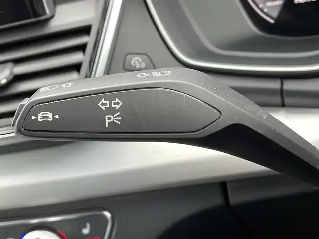 アウディ アウディ Ｑ５ 40TDIクワトロ Sライン 静岡県 2021(令3)年 5.3万km グレイシアホワイトメタリック S line plus パッケージ/・アーティフィシャルインテリアレザー/ （ドアアームレスト/センターコンソール）/・シートヒーター（フロント/リヤ）/・アコースティックガラス（フロントサイド）/マトリクスLEDヘッドライトパッケージ/・マトリクスLEDヘッドライト//ダイナミックターンインディケーター（フロント/リヤ）/・ヘッドライトウォッシャー/ハーフレザーシート/電動リアゲート/BANG&OLUFSEN/BSM/バーチャルコックピット/MMI/(BT/CarPlay)/360°カメラ/ACC/LKA/パーキングアシスト/ダウンヒルアシストコントロール/メモリー付パワーシート/アドバンストキー/ETC2.0/ドライブレコーダー/純正19インチアルミホイール/純正フロアマット