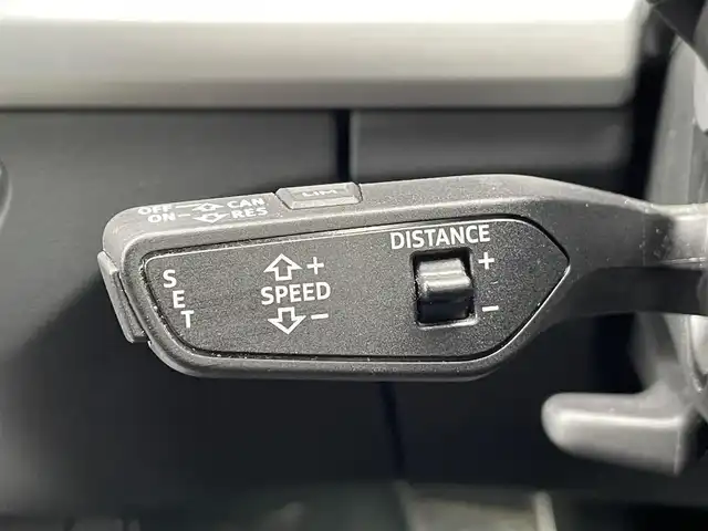 アウディ アウディ Ｑ５ 40TDIクワトロ Sライン 静岡県 2021(令3)年 5.3万km グレイシアホワイトメタリック S line plus パッケージ/・アーティフィシャルインテリアレザー/ （ドアアームレスト/センターコンソール）/・シートヒーター（フロント/リヤ）/・アコースティックガラス（フロントサイド）/マトリクスLEDヘッドライトパッケージ/・マトリクスLEDヘッドライト//ダイナミックターンインディケーター（フロント/リヤ）/・ヘッドライトウォッシャー/ハーフレザーシート/電動リアゲート/BANG&OLUFSEN/BSM/バーチャルコックピット/MMI/(BT/CarPlay)/360°カメラ/ACC/LKA/パーキングアシスト/ダウンヒルアシストコントロール/メモリー付パワーシート/アドバンストキー/ETC2.0/ドライブレコーダー/純正19インチアルミホイール/純正フロアマット