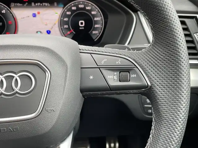 アウディ アウディ Ｑ５ 40TDIクワトロ Sライン 静岡県 2021(令3)年 5.3万km グレイシアホワイトメタリック S line plus パッケージ/・アーティフィシャルインテリアレザー/ （ドアアームレスト/センターコンソール）/・シートヒーター（フロント/リヤ）/・アコースティックガラス（フロントサイド）/マトリクスLEDヘッドライトパッケージ/・マトリクスLEDヘッドライト//ダイナミックターンインディケーター（フロント/リヤ）/・ヘッドライトウォッシャー/ハーフレザーシート/電動リアゲート/BANG&OLUFSEN/BSM/バーチャルコックピット/MMI/(BT/CarPlay)/360°カメラ/ACC/LKA/パーキングアシスト/ダウンヒルアシストコントロール/メモリー付パワーシート/アドバンストキー/ETC2.0/ドライブレコーダー/純正19インチアルミホイール/純正フロアマット