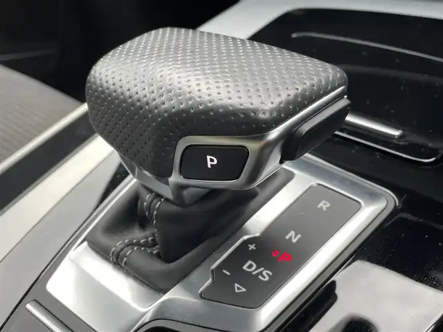 アウディ アウディ Ｑ５ 40TDIクワトロ Sライン 静岡県 2021(令3)年 5.3万km グレイシアホワイトメタリック S line plus パッケージ/・アーティフィシャルインテリアレザー/ （ドアアームレスト/センターコンソール）/・シートヒーター（フロント/リヤ）/・アコースティックガラス（フロントサイド）/マトリクスLEDヘッドライトパッケージ/・マトリクスLEDヘッドライト//ダイナミックターンインディケーター（フロント/リヤ）/・ヘッドライトウォッシャー/ハーフレザーシート/電動リアゲート/BANG&OLUFSEN/BSM/バーチャルコックピット/MMI/(BT/CarPlay)/360°カメラ/ACC/LKA/パーキングアシスト/ダウンヒルアシストコントロール/メモリー付パワーシート/アドバンストキー/ETC2.0/ドライブレコーダー/純正19インチアルミホイール/純正フロアマット