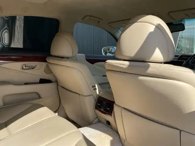 レクサス ＬＳ 460 バージョンS Iパッケージ 長野県 2006(平18)年 9.2万km ホワイトパールクリスタルシャイン LEXUSプレミアムサウンドシステム/　イージークローザー/　バックカメラ/　ETC/　エンジンスターター/　メモリ付きパワーシート/　シートヒーター/シートクーラー/　純正HDDナビ（FM/AM/CD/DVD/MD）/　クルコン/　オートライト/　オートホールド/　プッシュスタート/　ステアリングスイッチ/　パワーバックドア/　防眩ミラー
