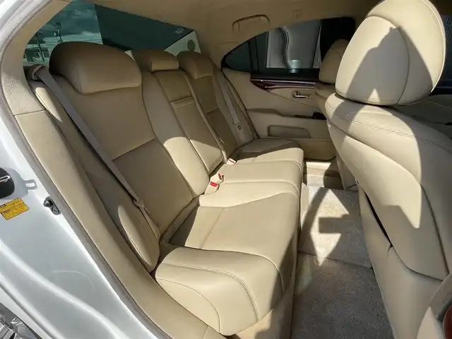 レクサス ＬＳ 460 バージョンS Iパッケージ 長野県 2006(平18)年 9.2万km ホワイトパールクリスタルシャイン LEXUSプレミアムサウンドシステム/　イージークローザー/　バックカメラ/　ETC/　エンジンスターター/　メモリ付きパワーシート/　シートヒーター/シートクーラー/　純正HDDナビ（FM/AM/CD/DVD/MD）/　クルコン/　オートライト/　オートホールド/　プッシュスタート/　ステアリングスイッチ/　パワーバックドア/　防眩ミラー